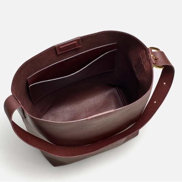 NWT! | MADEWELL The Essential Bucket Tote in Chocolate Raisin Leather - Picture 12 of 16